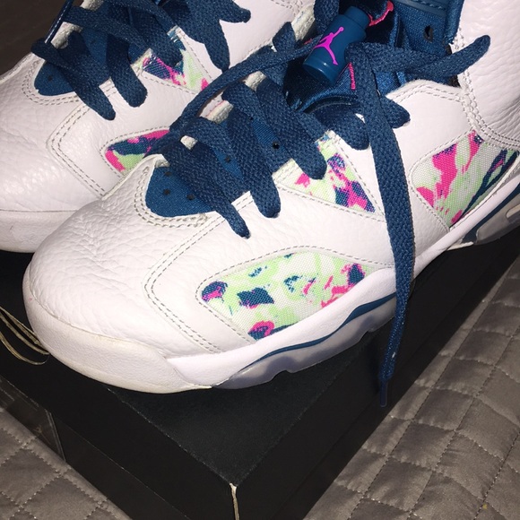 Air Jordan 6 Retro - Picture 2 of 8